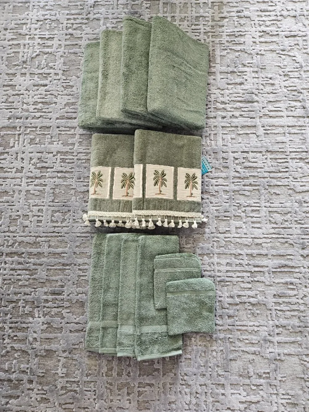 NEW SET OF 10 ROYAL VELVET SAGE GREEN TOWELS AND 2 AVANTI SAGE GREEN PALM TOWELS
